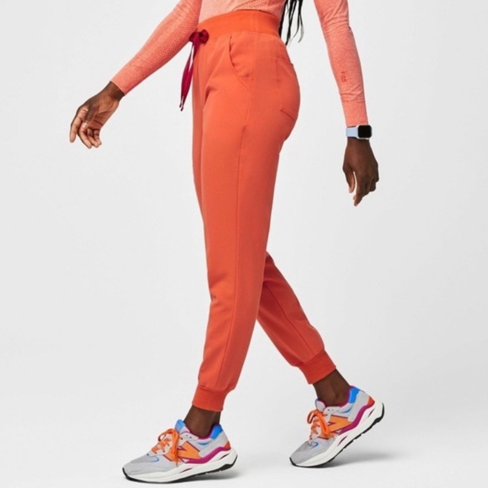 Figs Zamora jogger scrubs pants. sunset orange. size medium petite